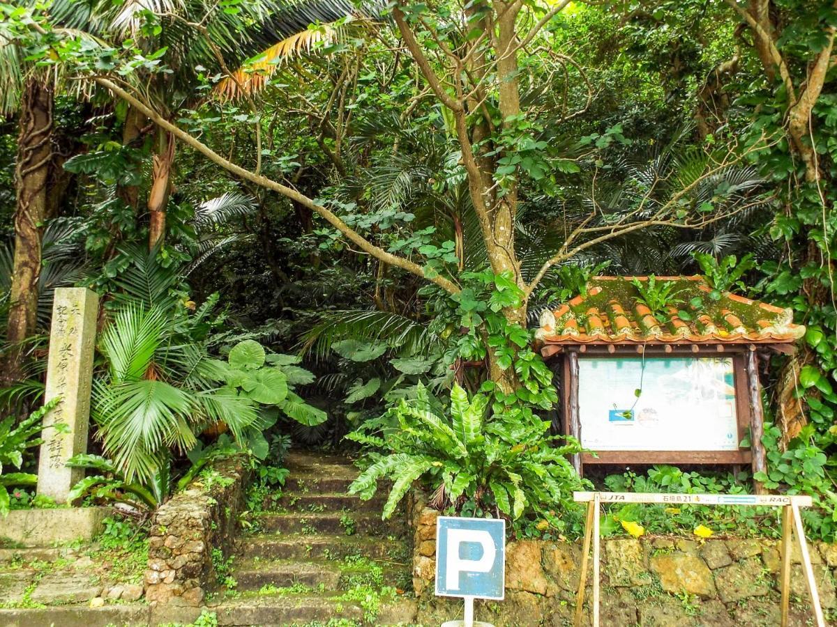 Asobibase Yamabare-House Hotel Ishigaki  Bagian luar foto