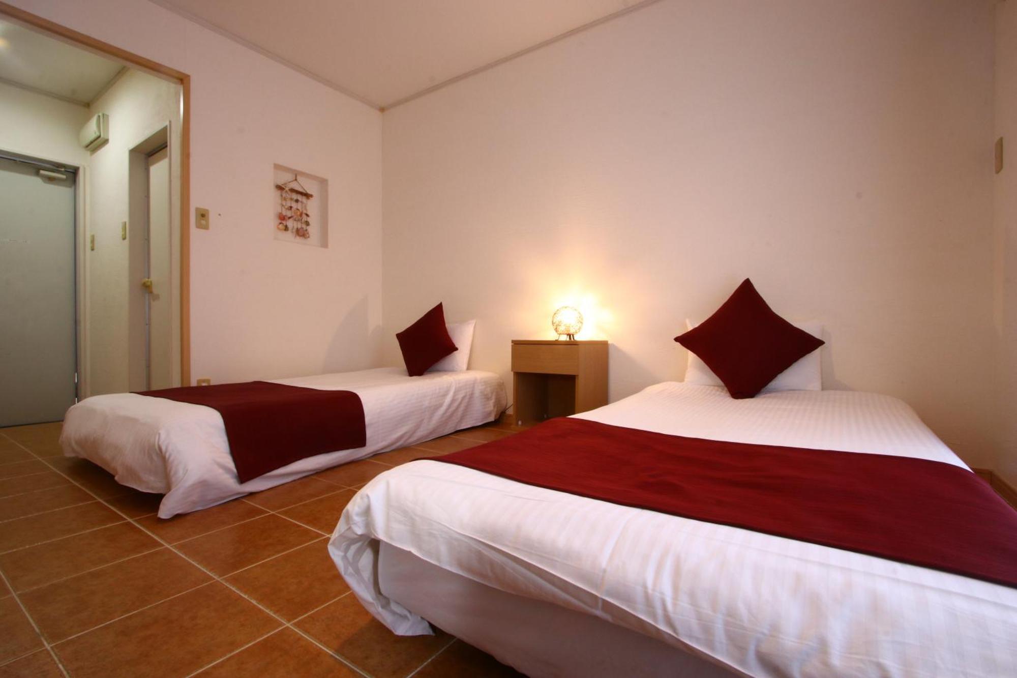 Asobibase Yamabare-House Hotel Ishigaki  Bagian luar foto