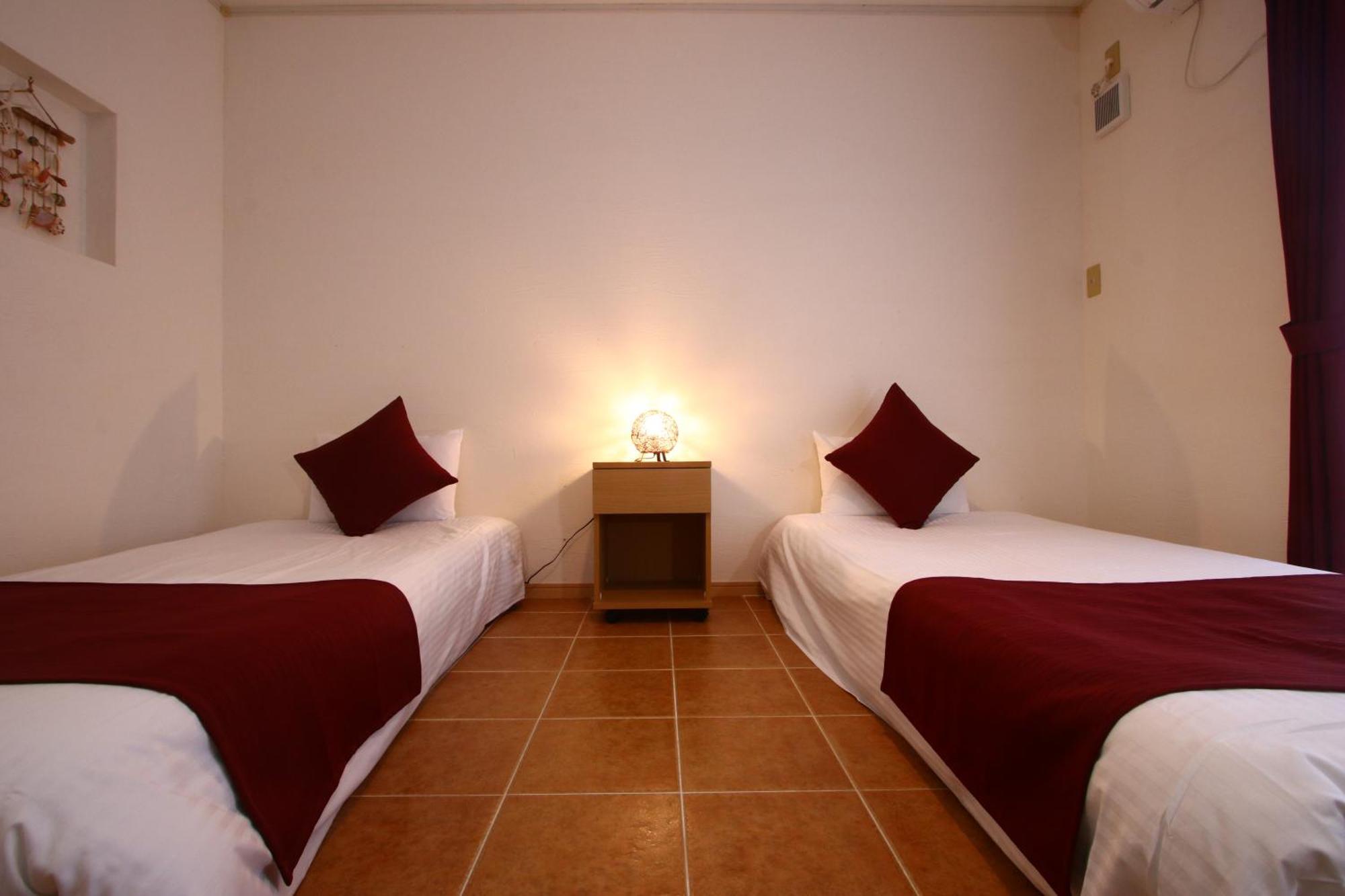 Asobibase Yamabare-House Hotel Ishigaki  Bagian luar foto