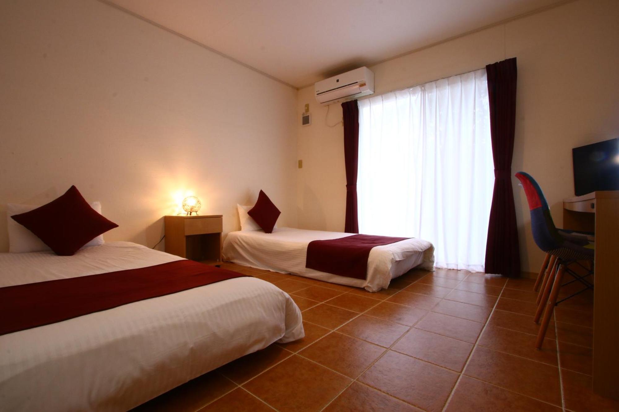 Asobibase Yamabare-House Hotel Ishigaki  Bagian luar foto